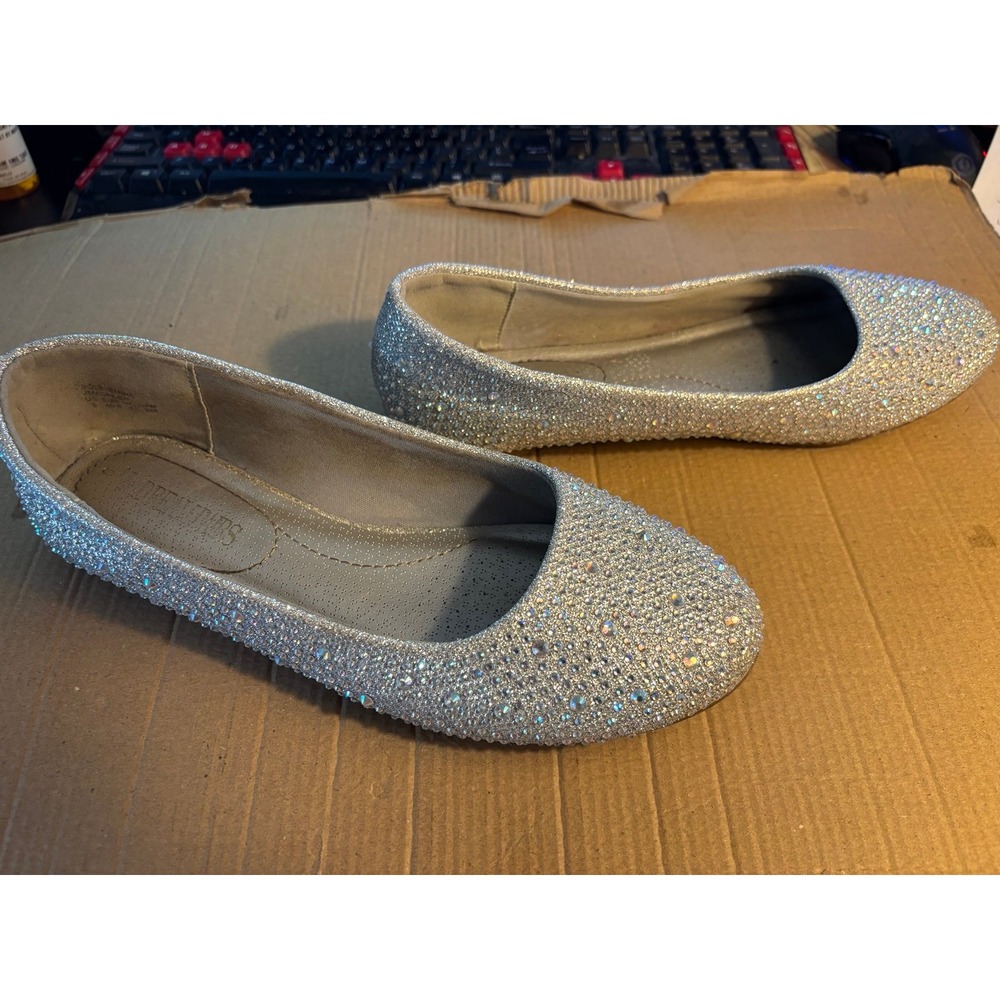 Dream Pairs Flat women Rhinestones round size 9. Sparkle